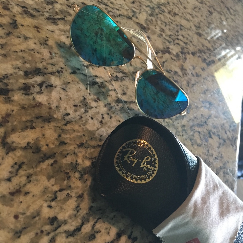Ray Ban Aviators - Picture 2 of 3